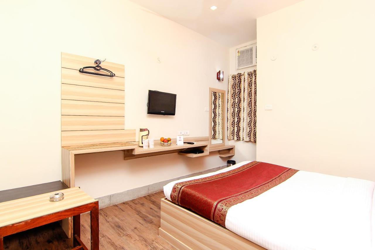 Hotel R B International Varanasi Exterior foto