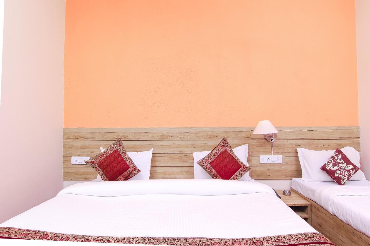 Hotel R B International Varanasi Exterior foto