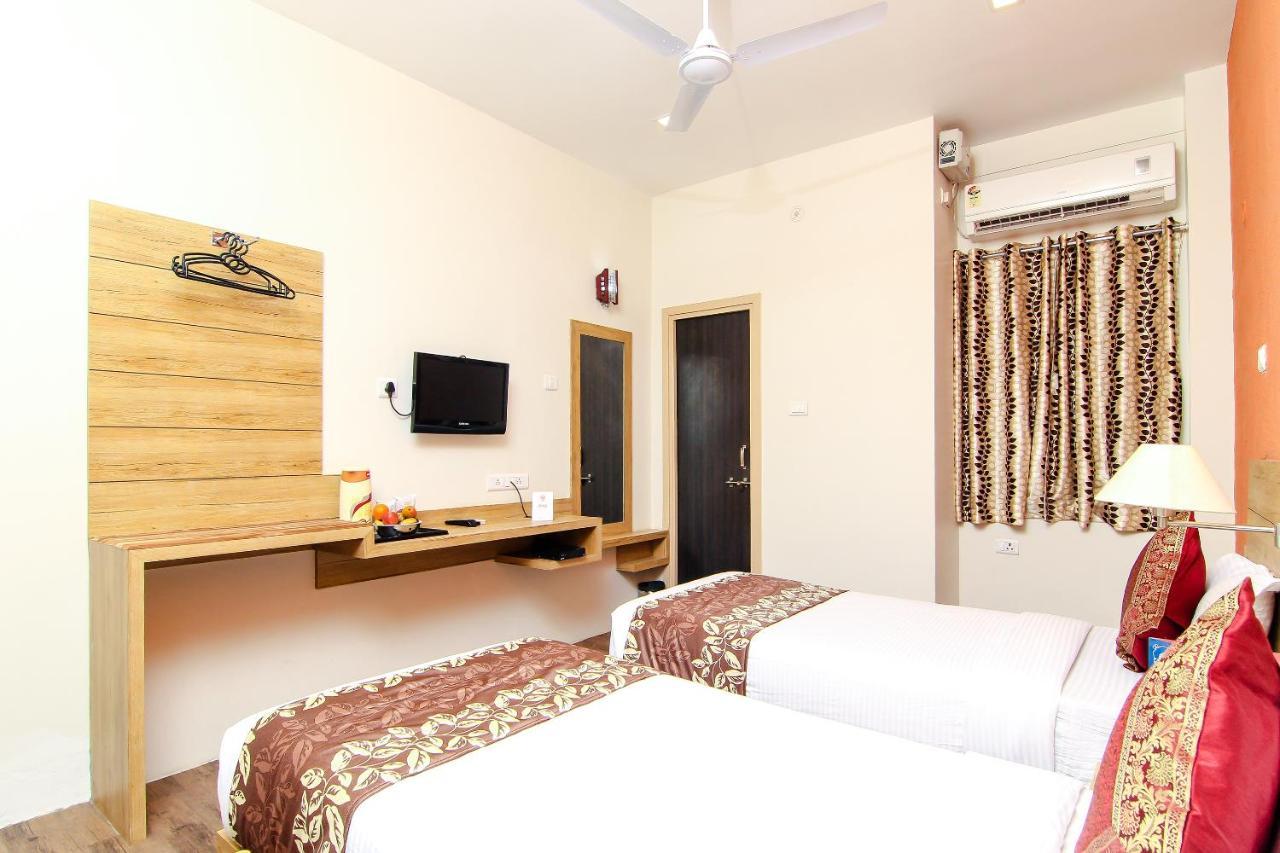 Hotel R B International Varanasi Exterior foto