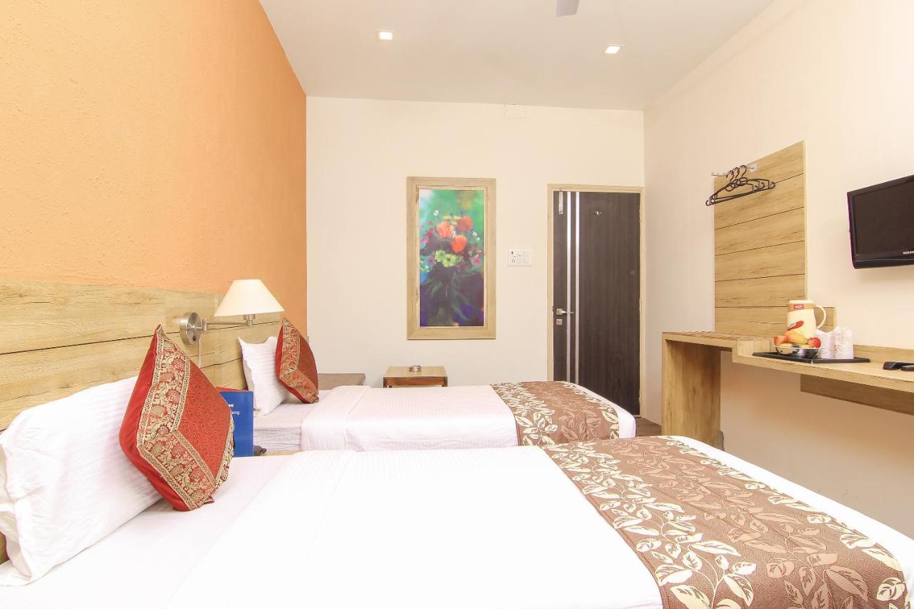 Hotel R B International Varanasi Exterior foto