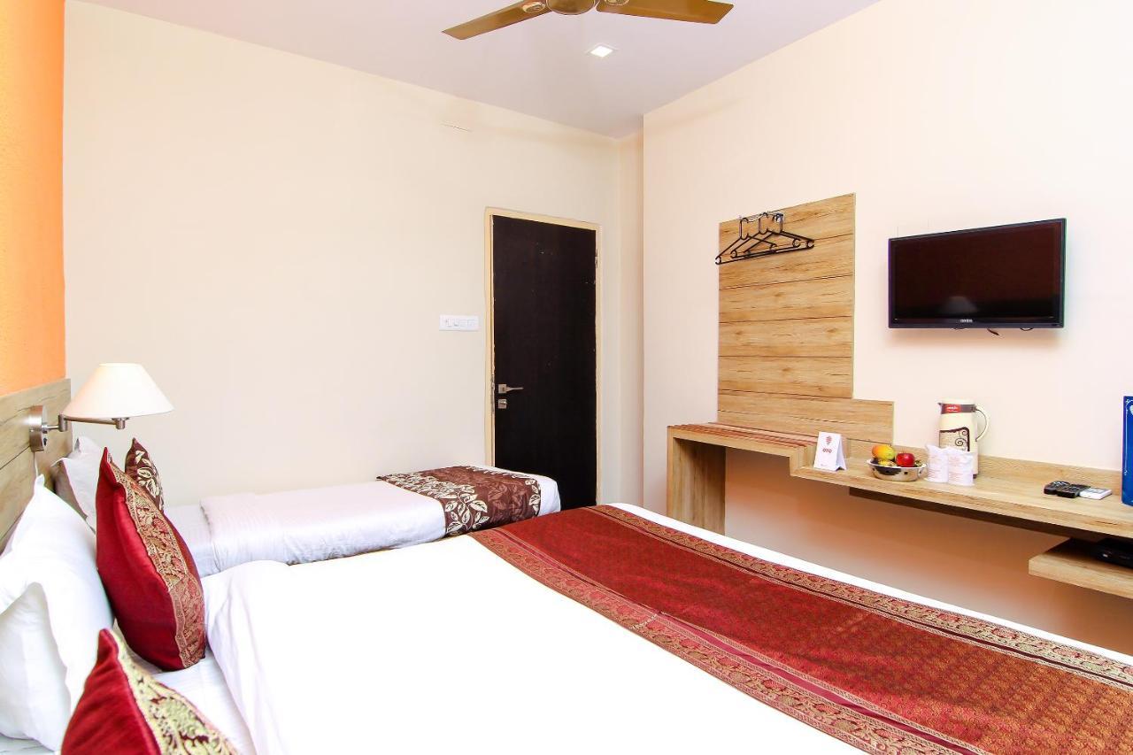 Hotel R B International Varanasi Exterior foto